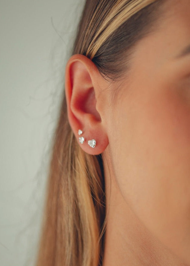 BRINCO TRIO DE PRATA COM CORAÇÕES DE ZIRCONIA